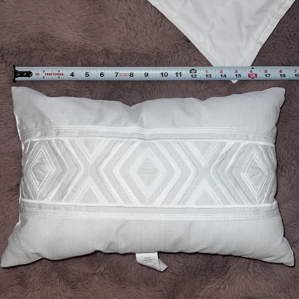 Threshold Clipped Jacquard 2 Euro Shams, 2 Decorative pillows, 1 queen bedskirt​ - Picture 4 of 16
